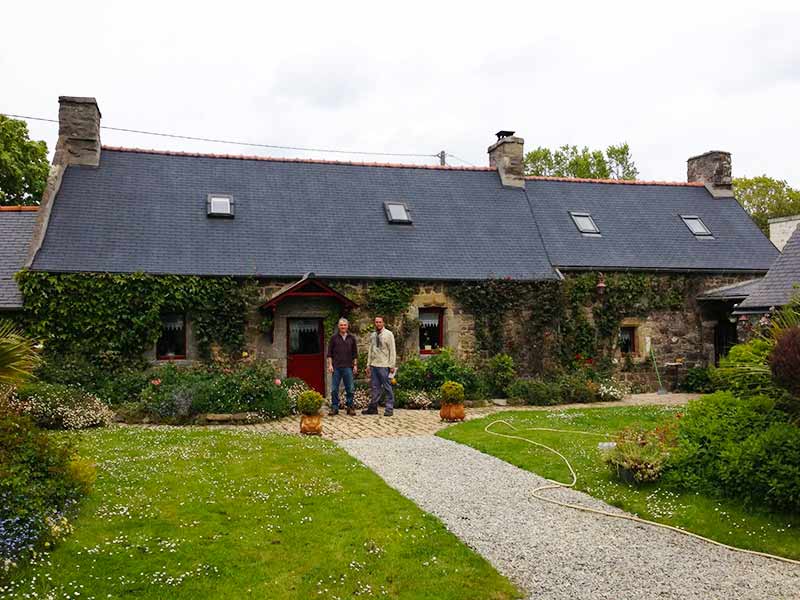 Réparation de toitures et gouttières - GOUIN Rénovation couvreur Auray dans le Morbihan (56) : artisan couvreur zingueur : pose ou rénovation de votre toiture : ardoises… Faitage. Dépannage et intervention en urgence pour votre toit. Travaux de zinguerie : Installation de gouttières, chénaux, noues, habillage de rives…Intervention dans le Morbihan(56) 