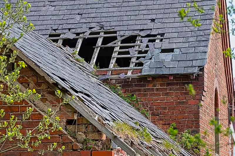 Réparation d'urgence après tempête - GOUIN Rénovation couvreur Auray :  Réparation d'urgence après tempête : Confiez-nous le diagnostic et/ou la réparation de votre toiture. Intervention dans le Morbihan (56). Afin de vous garantir un service de proximité, l’entreprise GOUIN RÉNOVATION COUVREUR AURAY, basé sur Auray (56) intervient dans tout le Morbihan (56).