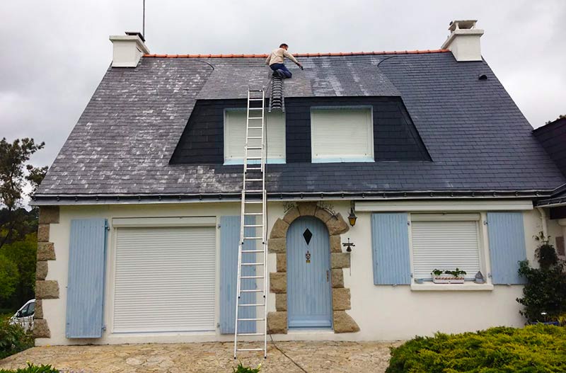 GOUIN RÉNOVATION COUVREUR AURAY : Artisan couvreur sur Auray et dans tout le Morbihan (56) : Réparation, rénovation de toitures et gouttières. Intervention d’urgence après tempête sur toiture en ardoise. Nettoyage et démoussage de toiture. Résine hydrofuge toiture. Nettoyage, réparation et peinture de façades. Nettoyage des extérieurs. Afin de vous garantir un service de proximité, l’entreprise GOUIN RÉNOVATION COUVREUR AURAY, basé sur Auray (56) intervient dans tout le Morbihan (56). 